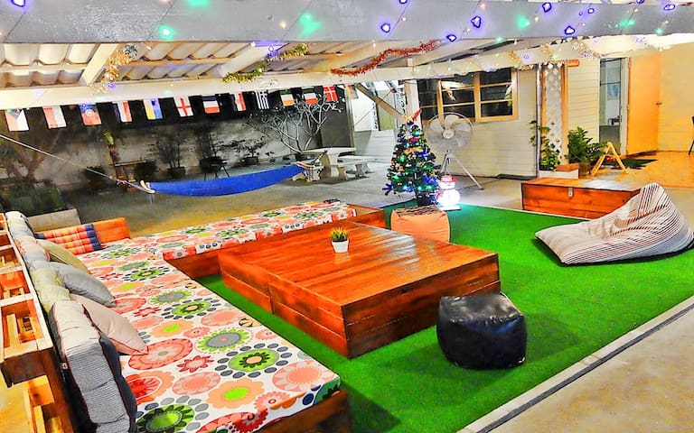 6 Bedroom Houses / Pool & Garden / Bangkok Center gallery image 3