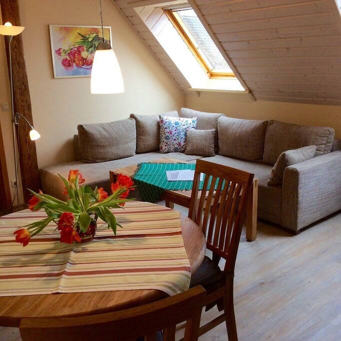Ferienwohnung Storchennest ***
3 Personen, ca. 50 qm, 45 € pro Nacht
1 Wohnraum (Flachbild-SAT-TV, Radio-CD Stereoanlage)