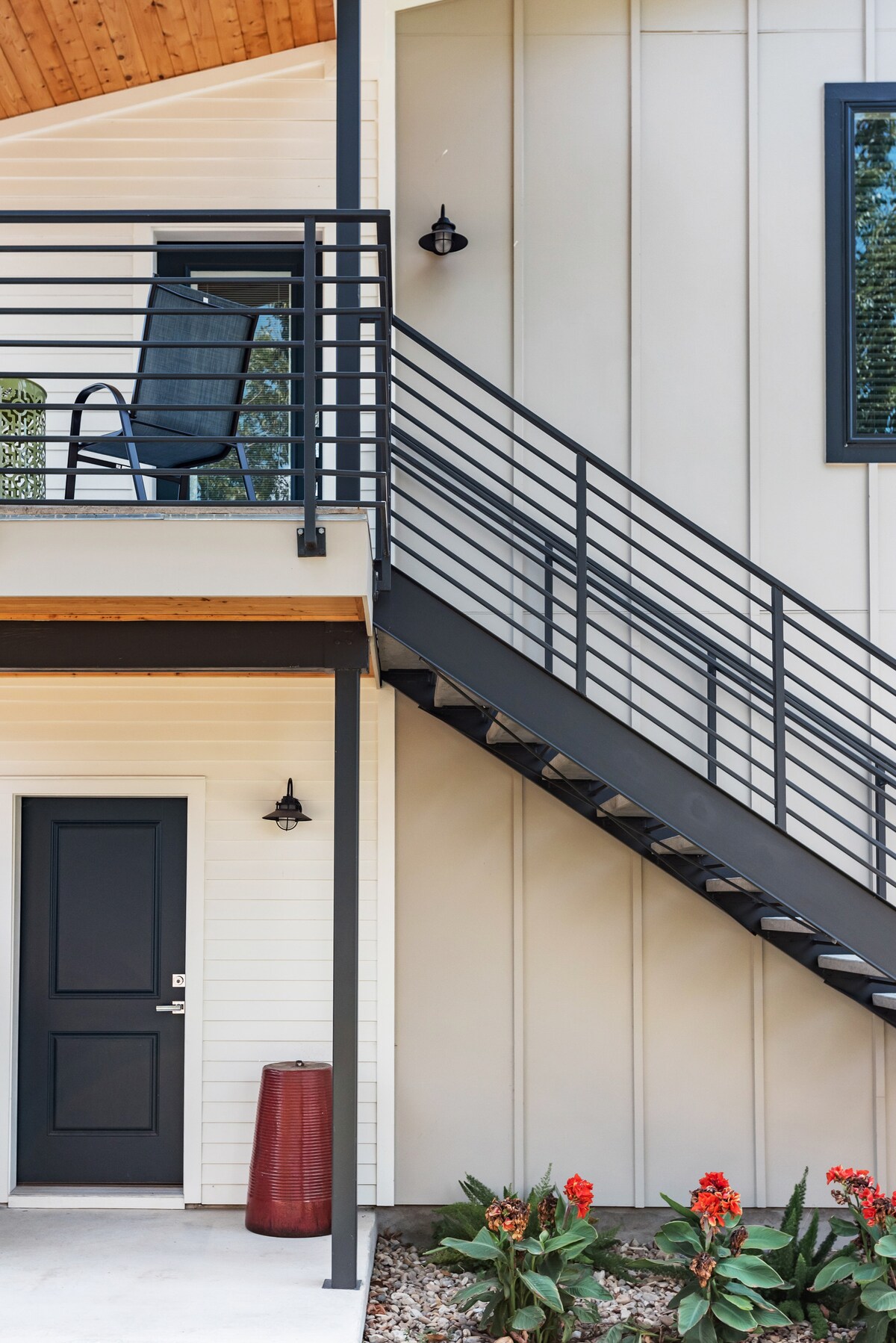 Charming Chestnut Carriage House in East Austin