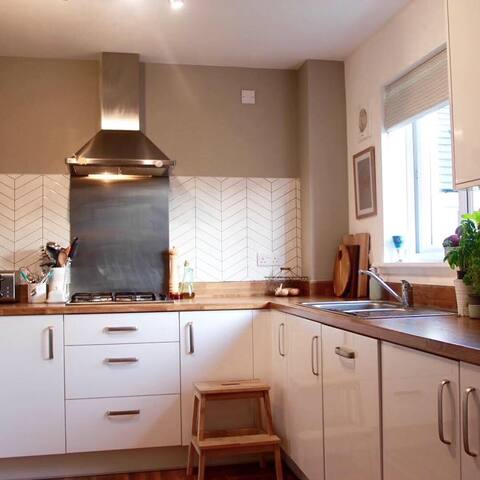 4 bed home: Fringe Festival & Scotland Exploration gallery image 4