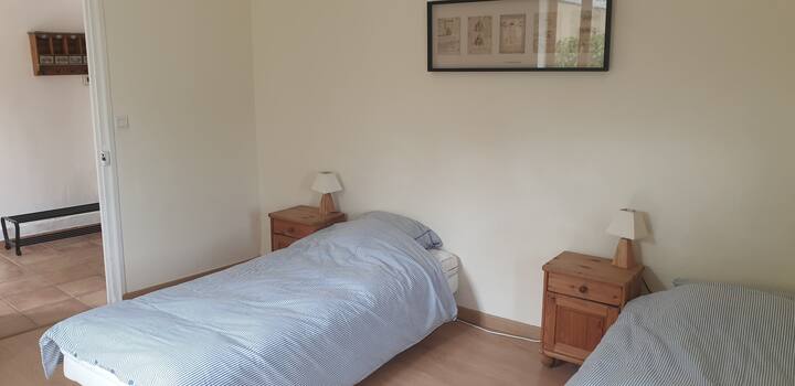 Chumba cha kulala mara tatu (vitanda 3 vya mtu mmoja)