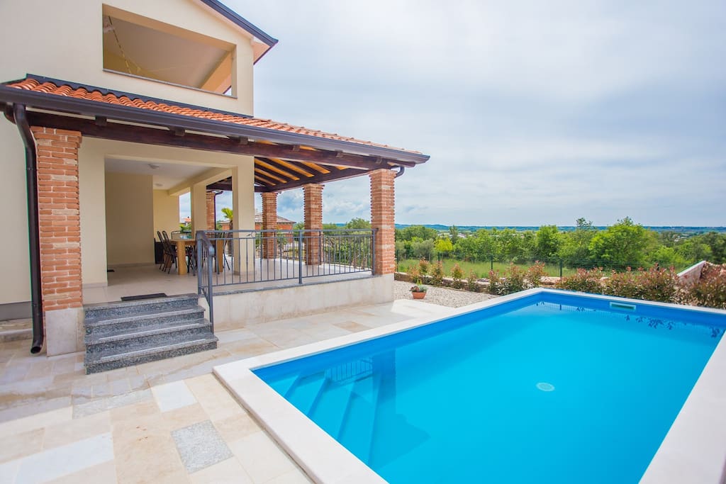 Villa Hope is a beautiful and modern villa with pool in village Kastelir in Istria.