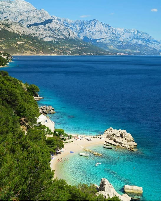 Welcome to the blue paradise in the heart of the Croatian Adriatic. Unique beachfront location and natural setting close to Split and Dubrovnik