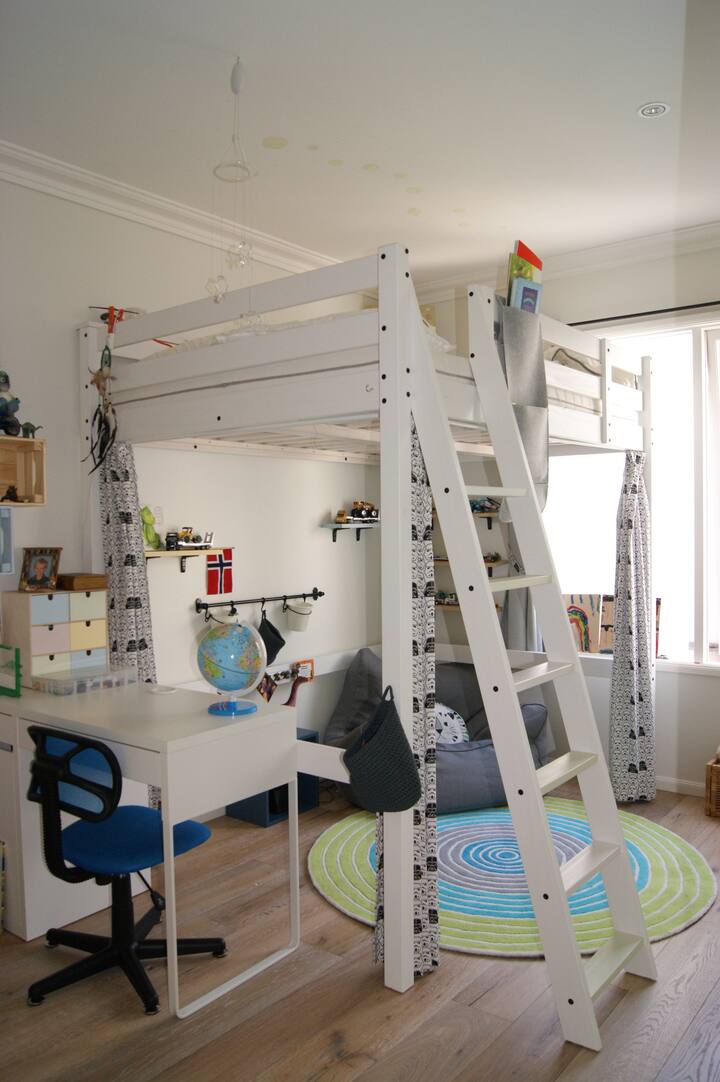 Lit double mezzanine