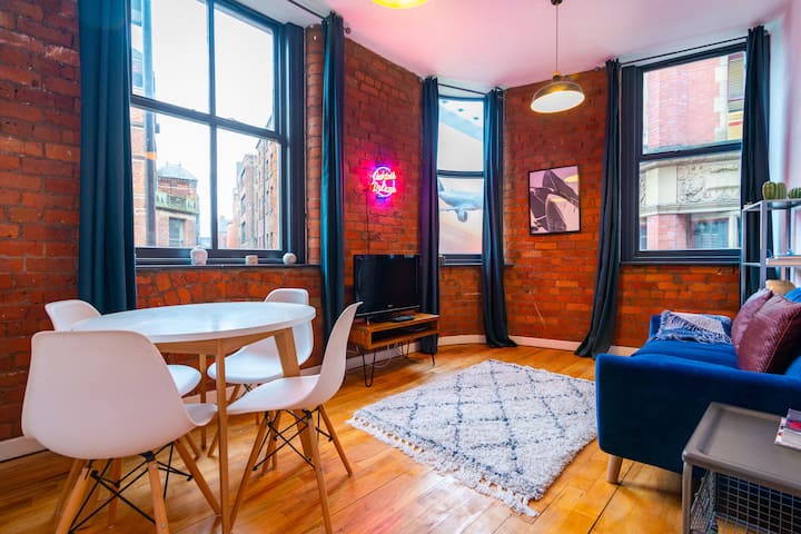 Warm And Characterful, City Centre Apartment - The Whitworth