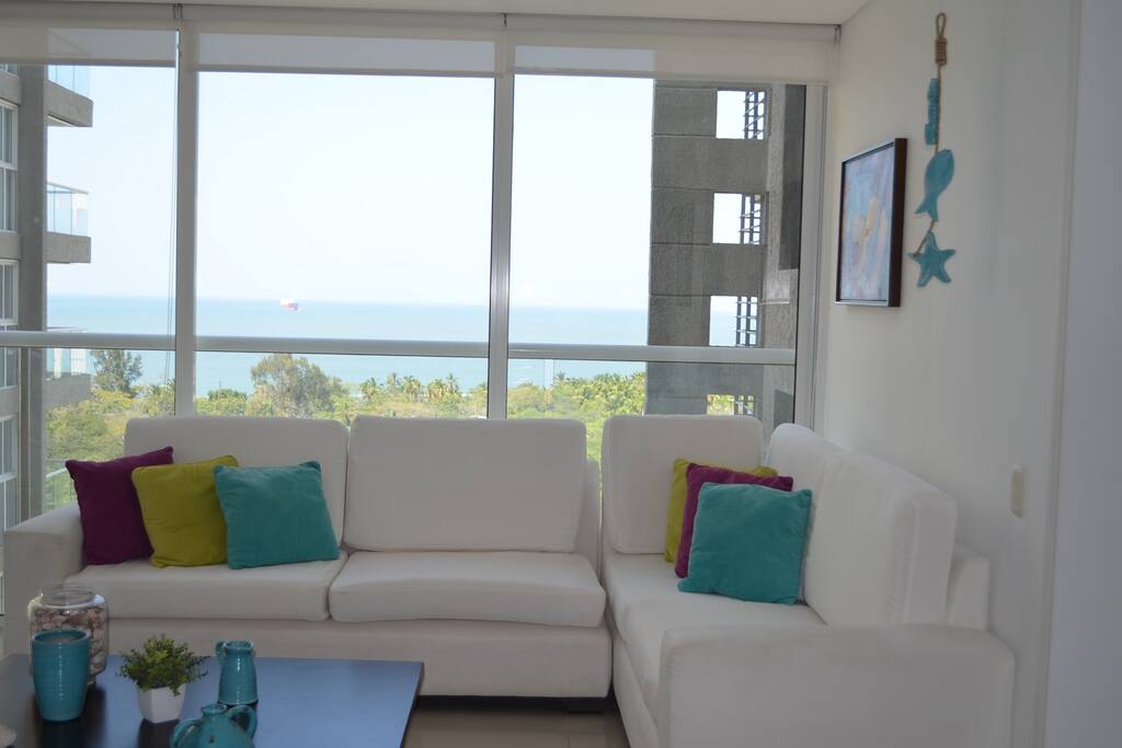 Sala con vista al mar