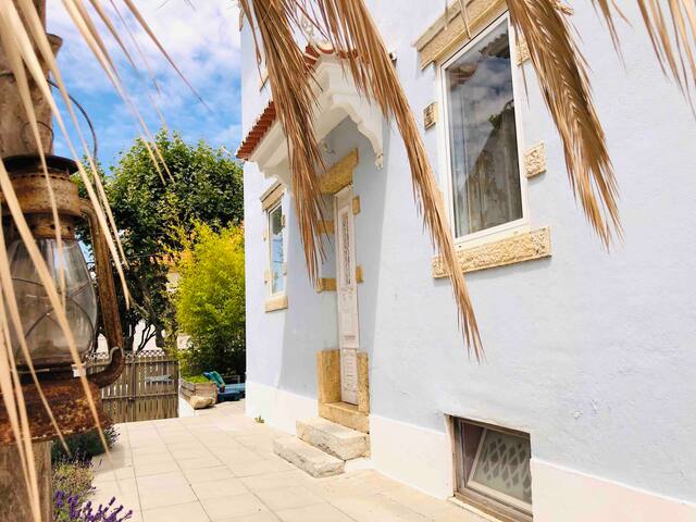 Aloha Beach House 8 Bedrooms in Parede Cascais gallery image 4