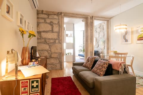 Top performing Airbnb: Oporto Art Studio with Patio. in Porto