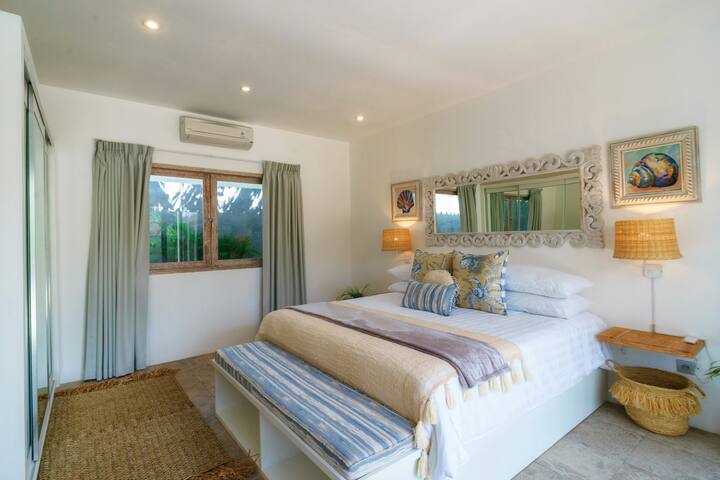 Secluded bedroom with you comfy queen size bed. At night you'll sleep like a baby.