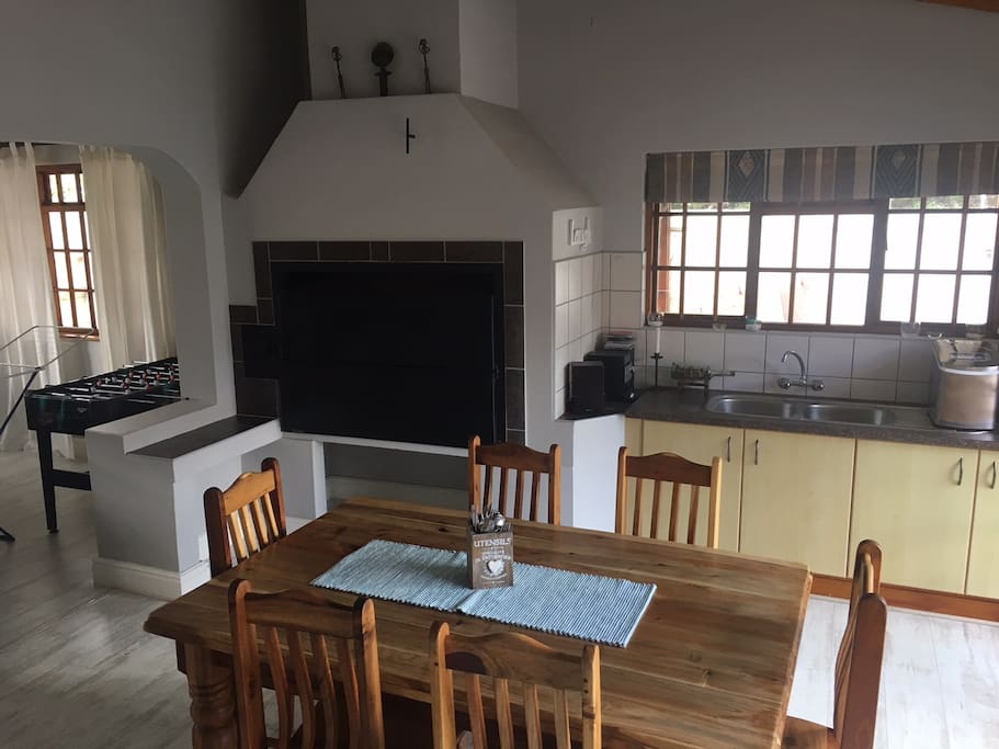 Dining / indoor braai room
