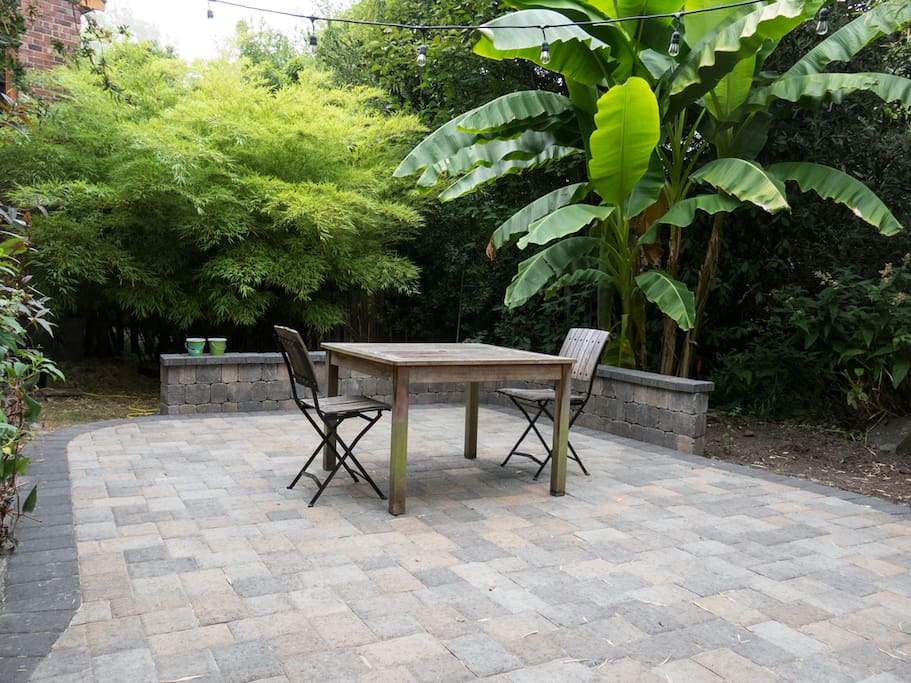 New patio added August 2016.