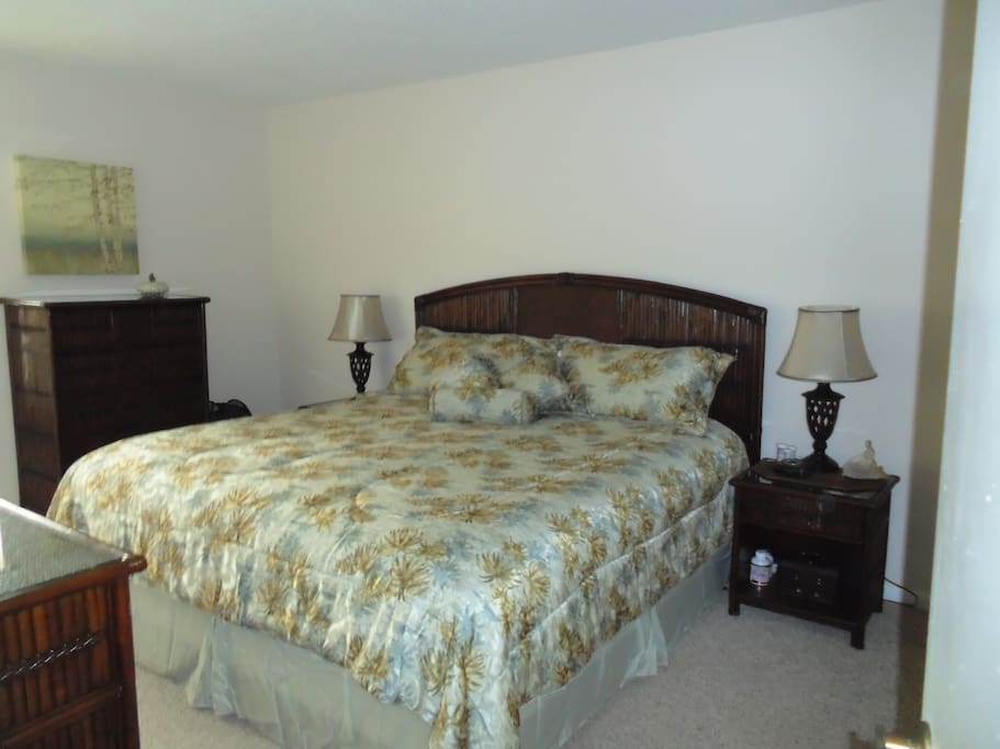 Master with ensuite available extra$