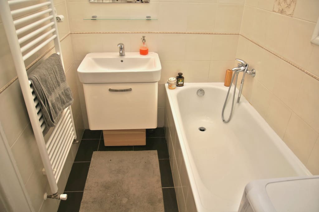 Bathroom with bathtub and washing machine