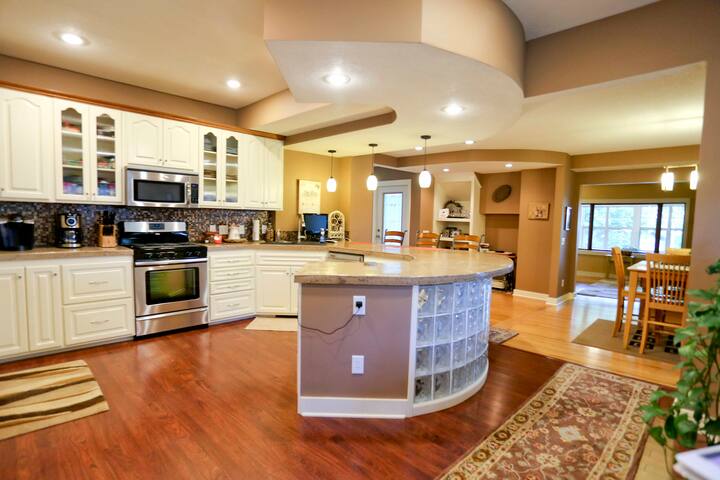 Charming Home Views St Croix River! gallery image 3