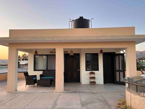 Dream Rooftop home for families with mountain view