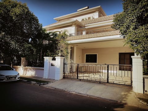 5 (4+1) bhk plush independent bungalow