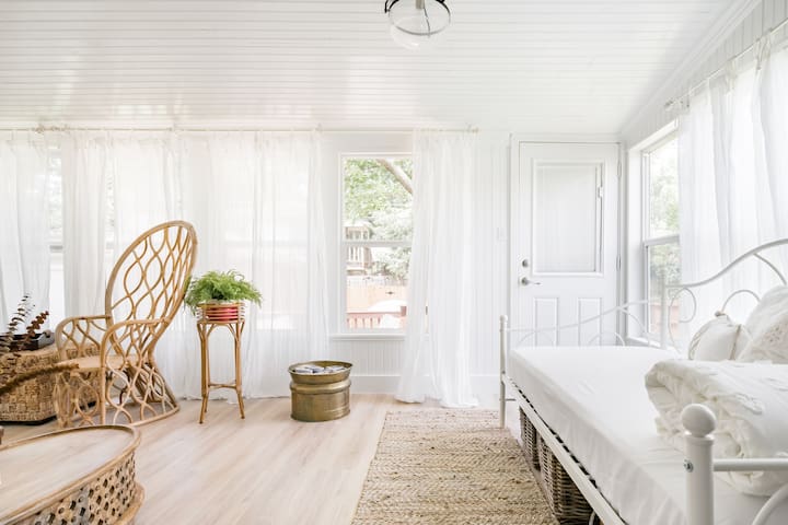 Sunny, Historic Home from Home in Hip Bishop Arts District gallery image 3