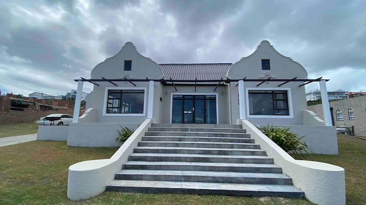 Bakgat Stay - Seafront 7-sleeper holiday home