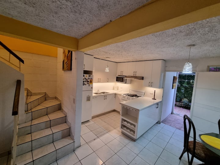 Entire good location, San Salvador Houses for Rent in