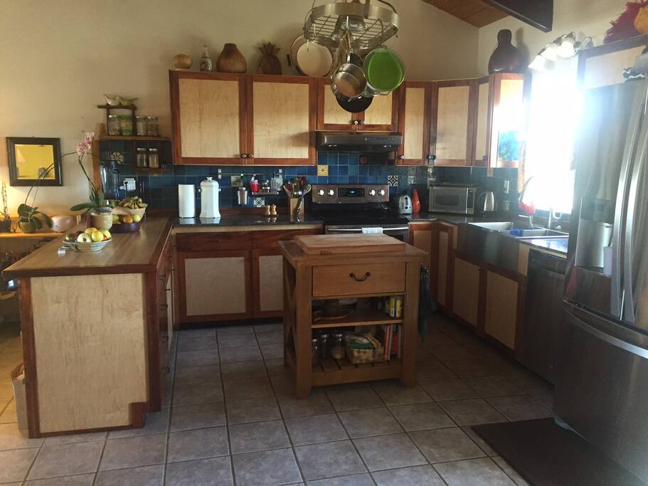 Updated kitchen with all the fixings
