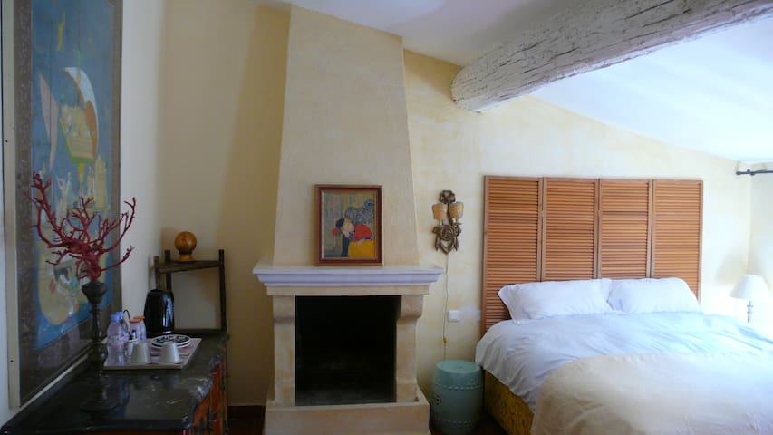 nice Provençal Suite in the heart of the village