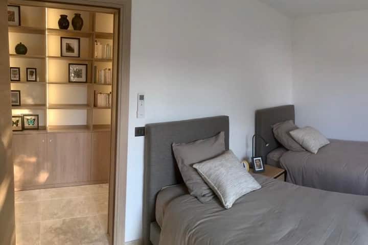 Chambre 2 et couloir