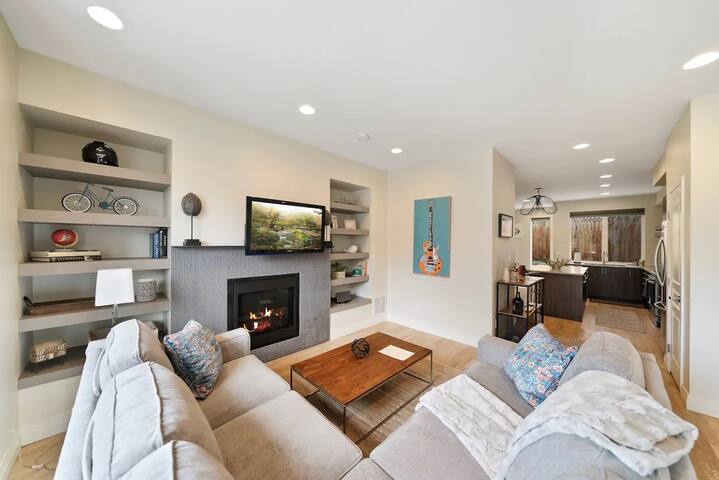 RiNo/Five Points home with a roof deck! gallery image 2