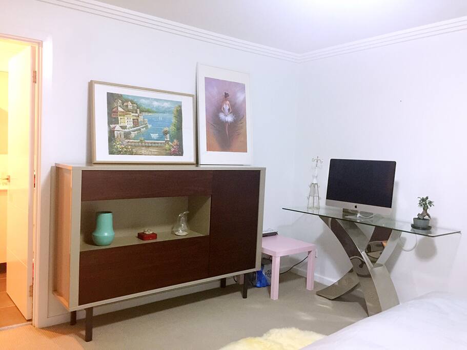 Master King BedRoom Deco