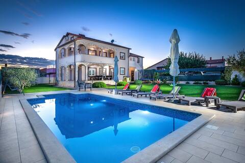 Villa Vanja - beautiful villa with pool and BBQ