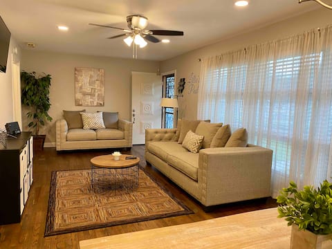 Luxury 3 BR/1 BA Home 5 Min to MTSU & Downtown
