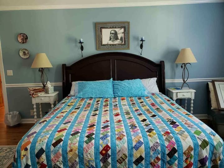 Master BR King Bed-ით