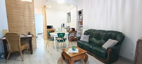 Top Airbnb: Cozy apartment 5 min from the center and train station. Fan. in Chalon Sur Saône