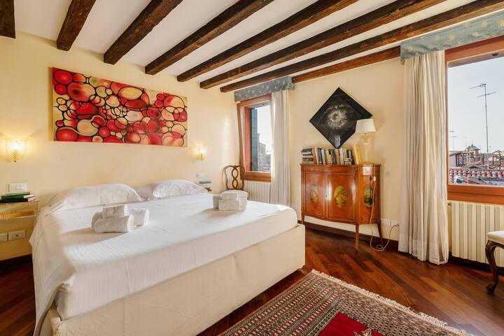 Rooftop Terrace Penthouse & 360° Views | Venice5th gallery image 2