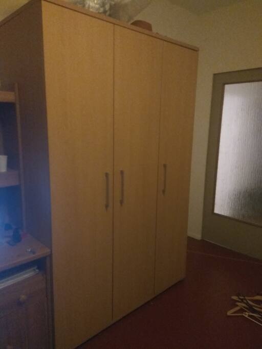Kleiderschrank