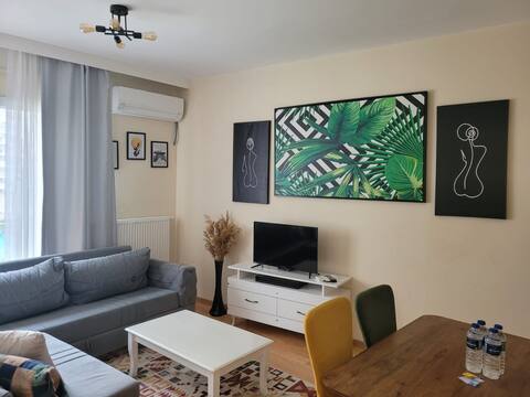 Small compfi 2 +1 with Air Condition Best Location