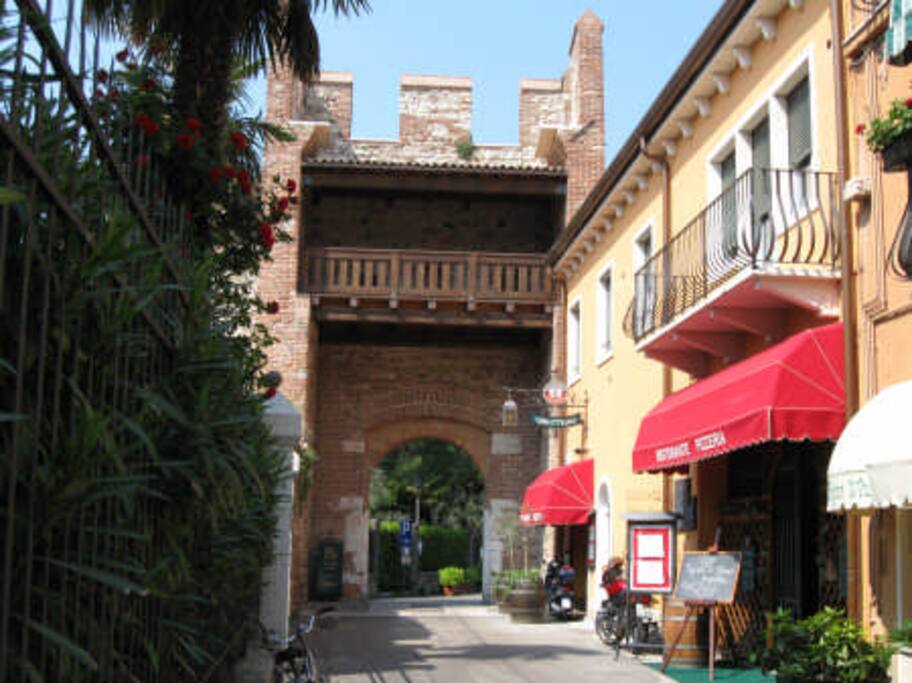 strada dove si trova hotel