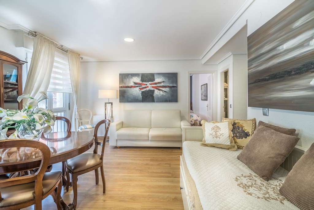 Living room area (apartment 10)