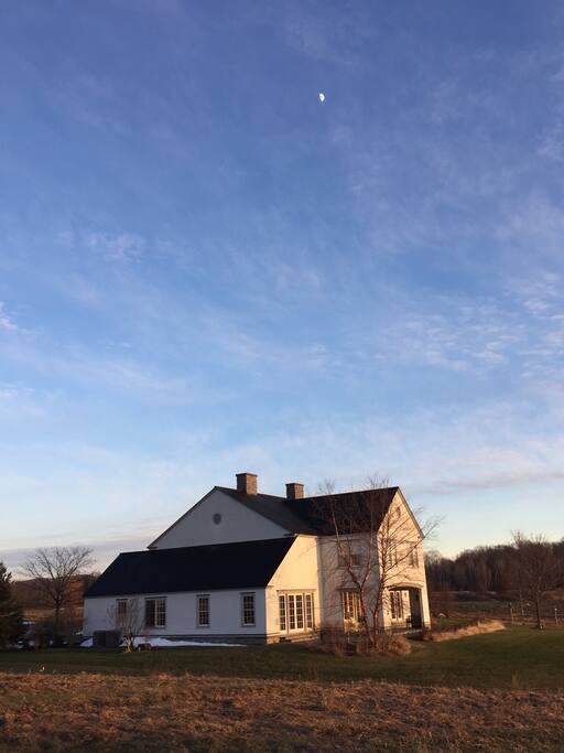 Daytime Moonrise as seen from Snakehead Rock
