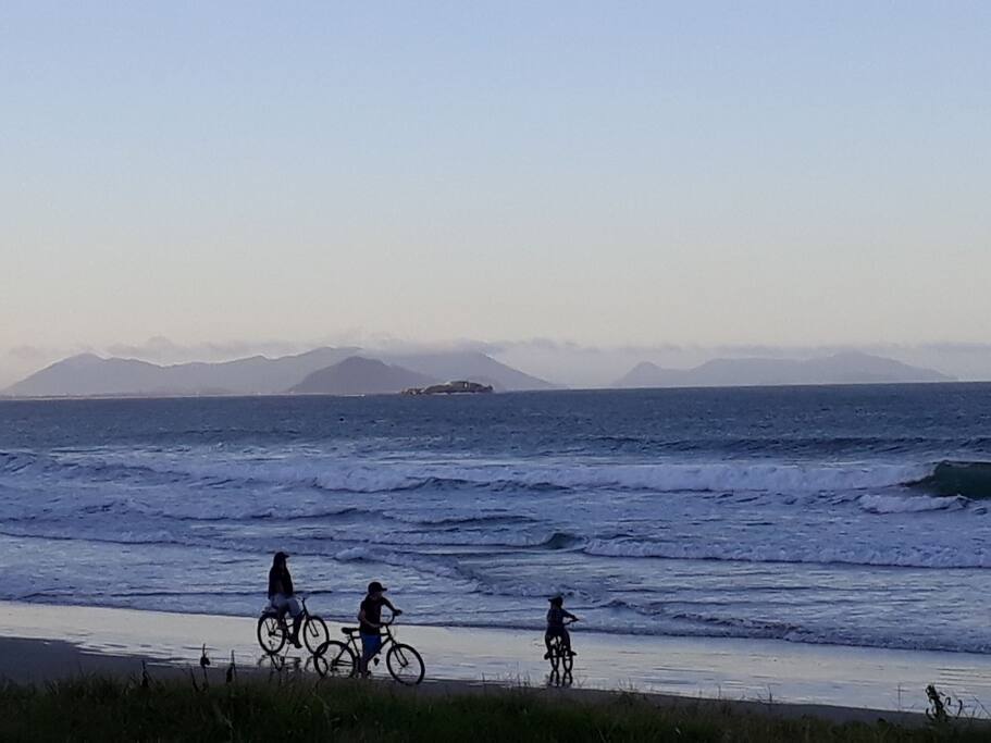 Garopaba excelente para caminhadas e pedaladas a beira mar