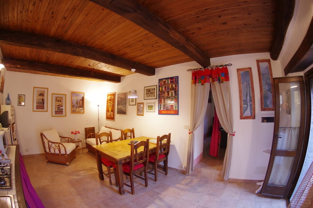 Ancora il soggiorno con angolo cottura - The living room with kitchenette, again
