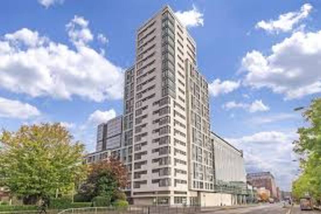 Our Glasgow modern apartment is located in the heart of Glasgow, the largest city in Scotland.
It is 5 minutes’ walk from the Central Station, 15 minutes’ walk from Queens Station and 20 minutes’ walk from the Buchanan Bus station.
2 minutes’ walk to Anderson station of the Glasgow Underground.
Join M8 motorway in 1 minute.
Shops, restaurants, and supermarkets are all around. Closest Tesco is just about 3 minutes’ walk away.
Our building has onsite caretaker/ security, telephone door alarm, and 2 lifts.
Our apartment has two bedrooms and two bathrooms, can accommodate 3-4 people.