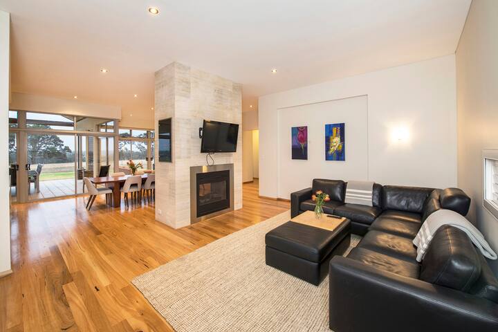 Juniper Metricup House – elegant country retreat gallery image 3