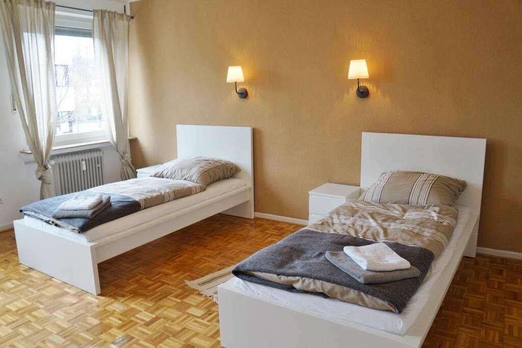 Schlafzimmer 1