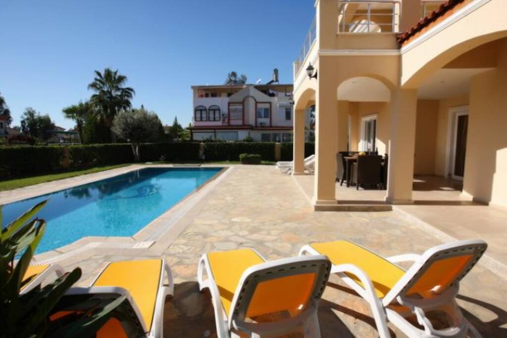 Garten und Pool
