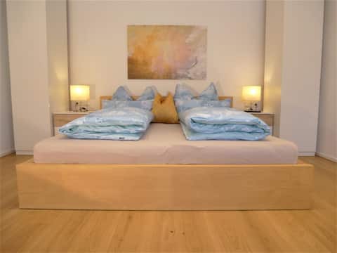 Cozy mountain view apartment with terrace + garden