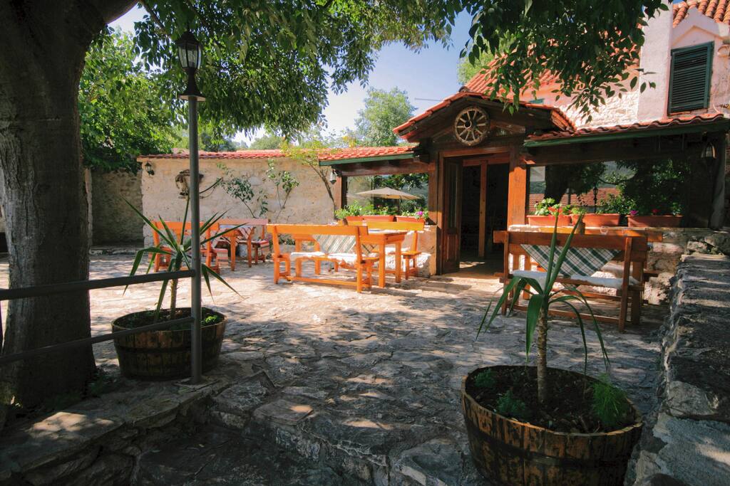 Front enterence in tavern