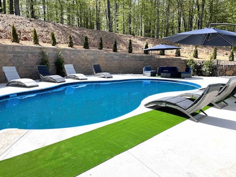 The Running Eagle. Pool, hot tub, and a game room.