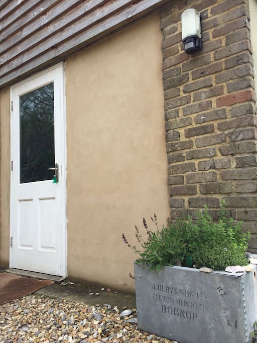 The Annex is self contained, with it's own private front door, offering you independence and privacy, while the owners are close enough to call upon should you have any queries.