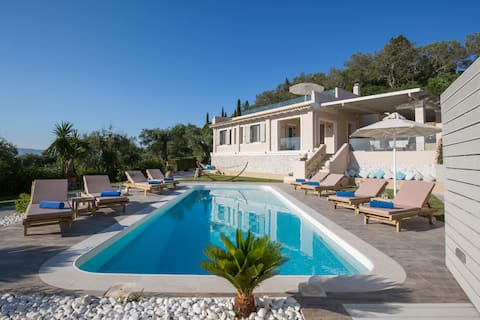 ☀️VILLA PELEKAS - 4BR/4BA w/heated pool & views☀️