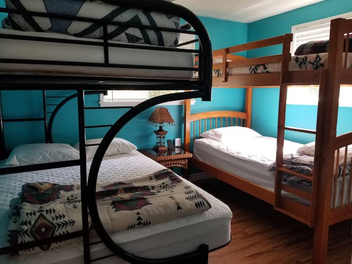 1 двойно и 3 единични легла